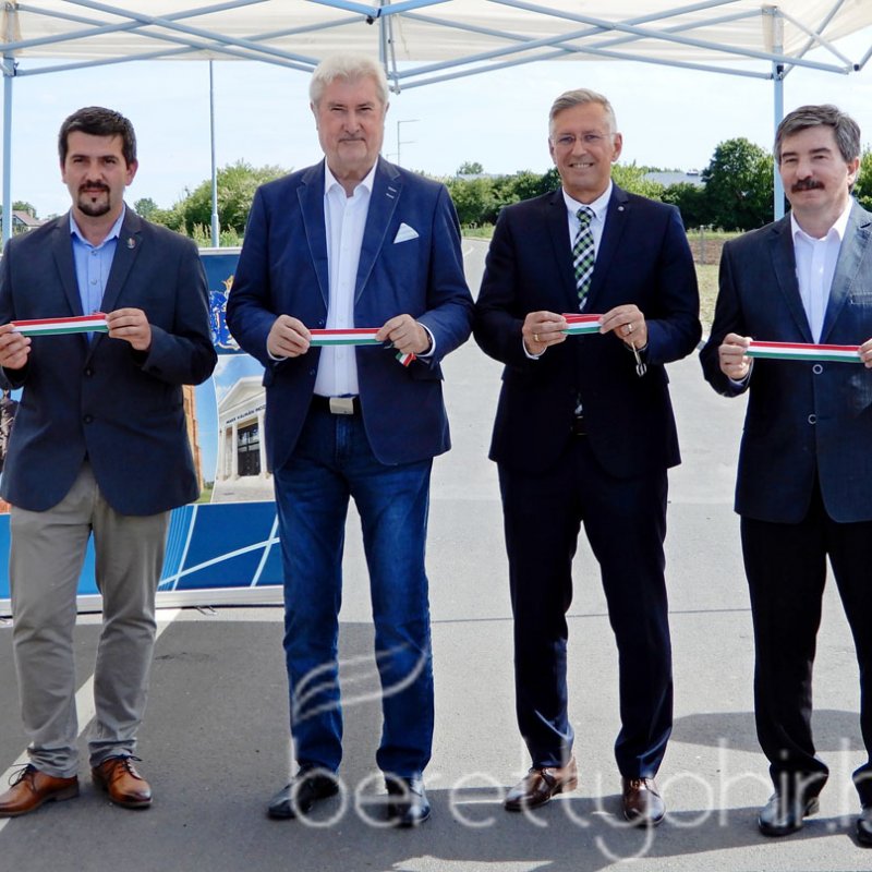 Északi iparterület átadása 18